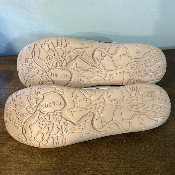 UIN Womens Happy Fish Shoe Sz 10.5 White Blue Orange Barefoot Slipper Mules Clog - Picture 10 of 11